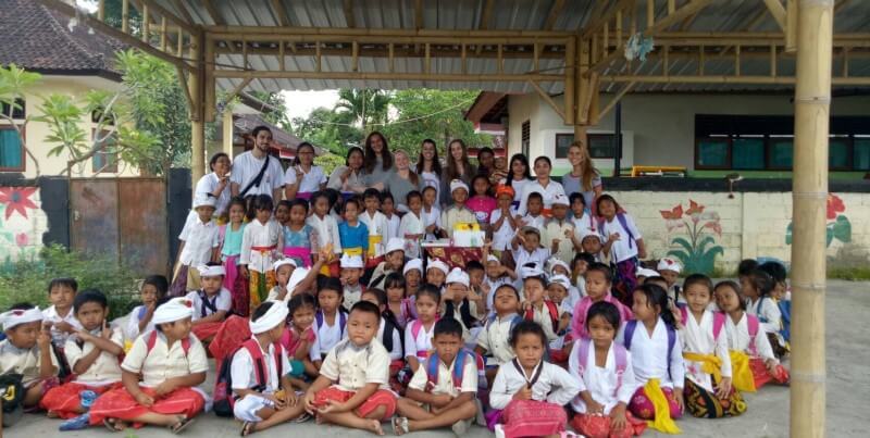 Bali vrijwilligerswerk en cultuur schoolklas