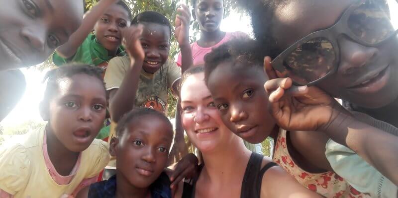 Vrijwilligerswerk Zambia selfie met kids