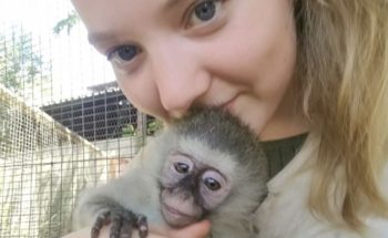 Monkey Rehab Sofie met aapje